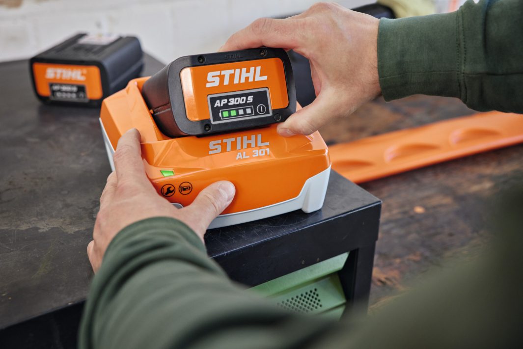 Stihl Ladegerät AL 301